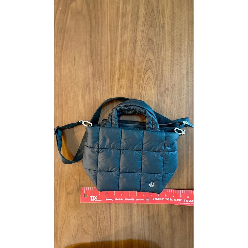 Lululemon Black Quilted Crossbody Bag Detachable Strap Top Handle Zip Silver - Picture 3 of 7